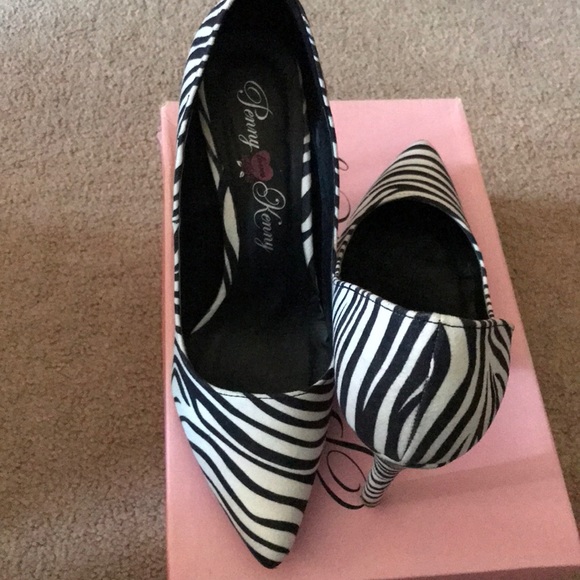 Shoes - Picture 5 of 9